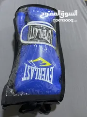  4 Everlast boxing gloves