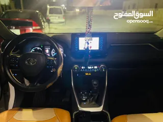  4 Toyota RAV4_LE/AWD 2022