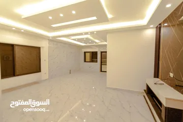  22 شقة للبيع طابق اول مساحة 215متر في المدينة الرياضية ضاحية الرشيد خلف مختار مول بلقرب من مجمع الروضة.