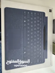  7 سيرفس برو 11 مع كيبورد وقلم  Microsoft surface pro 11 with keyboard and a pen