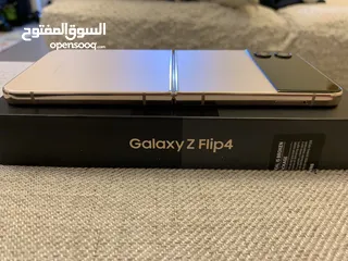  4 Samsung Galaxy Z Flip 4 - 256GB - box