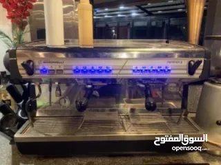  5 عدة مطعم كاملة مستعملة بحالة جديدة جداً استخدام اشهر فقط  متوفر ايضاً تلاجات و فريزرات كبيرة