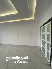  5 شقة فاخرة 250 متر في اجمل مناطق طريق المطار حي الصحابه عميش بسعر مميز جدا