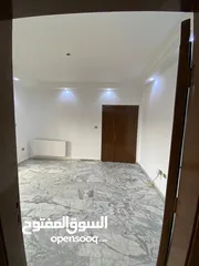  8 شقة مجددة بالكامل - الرابية - 3نوم1ماستر - بإطلالــــه مميزة - قرب الخدمات العامة