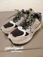  9 حذاء رياضي اصلي نوع hoka نظيف جدا كأنه مش ملبوس نمرة 42 نعل فوم بسعر 15 د نهايته