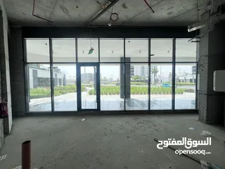  3 محل بالقرب من برج خليفه منطقه حيويه