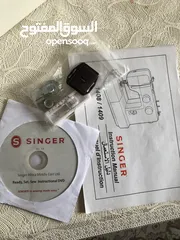  4 مكينة خياطة رائعة singer بيضاء نظيفة لامعة   تخيط بعدة اشكال مميزة مع ثلاثة ملكوك