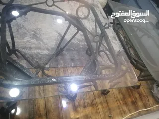  8 طاولة زجاج للمجلس بسعر مناسب