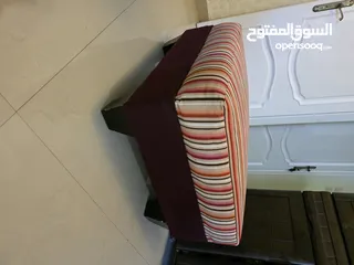  12 كنبة مفردة مع بفة بحالة ممتازة بسعر مغري جداً