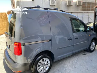  5 VW caddy 2017 in very good condition special color
