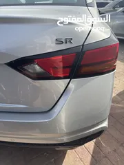  28 Nissan Altima SR للبيع