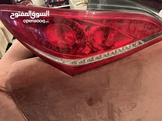  3 هيونداي جنيسس قطع