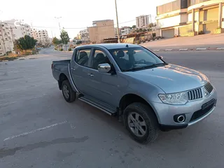 1 ميتسوبيشي هنتر موديل 2013 تسير 2014 (4*4)