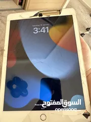  4 ‏جهاز مستعمل من فئة iPad Pro 2016 حجمه 9.7 inches الشاشة الخلفية في حالة ممتازة و الأمامية سيئة