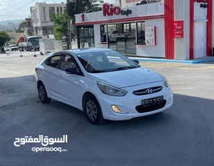  4 Hyundai accent 2017