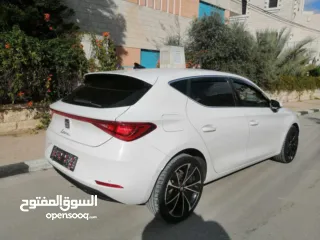  5 سيات ليون اتوماتيك