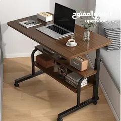  1 طاولة لابتوب خشبية بتصميم عصري ومتين سطح واسع يكفي لابتوب، دفتر محاضرات، كتب وأقلام وحتى القهوة .
