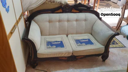  2 اثاث صالح للاستعمال وهو في حالة جيدة جدا