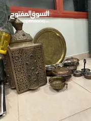  1 نحاسيات مع طاولات وأرفف