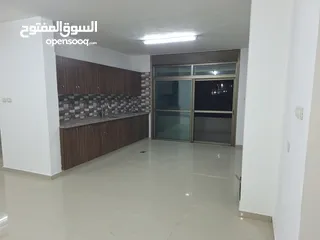  1 شقة تشطيب جديد للايجار للعرسان وضعها ممتاز طابق ثالث في ام الشرايط