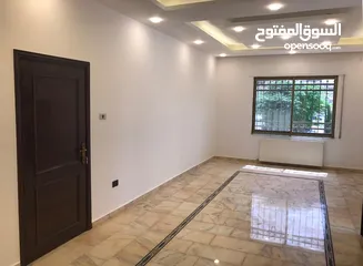 4 دابوق شقة ارضية طابقية مع حديقه 4 نوم للإيجار الفارغ