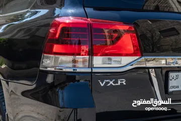  24 Toyota Land Cruiser VX-R 2017