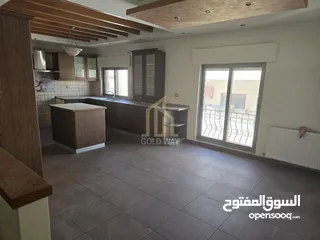  4 عقار يستحق المشاهدة شقة طابق أخير مع روف 400م في أجمل مناطق شارع مكه / ref 9253