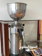  2 مطحنة  قهوة صناعة سورية بحالة ممتازة جدا جدا للبيع