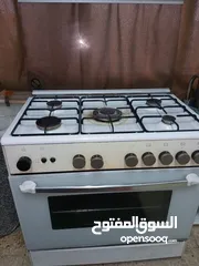  1 غاز خمس عيون مستعمل بحاله جيدة للبيع نظام سيفتي شغال  وكهرباء شغالة فرن شغال فوق تحت