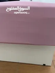 9 فرشه كينج  حجم مقاس 200x 180 cm  استخدام 10 اشهر فقط.  ممتازه الحال متل الجديد بتخدمك بحدود  10 سنين