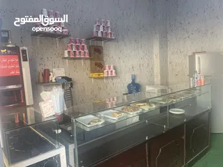  5 كافتيريا للبيع على باب مدرسة قطر الندى الثانوية للبنات