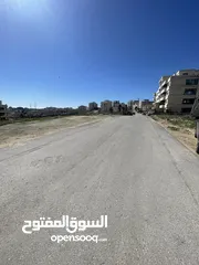  5 ارض مميزه جدا و مرتفعه اراضي ناعور حوض الحويطي خلف المدارس العالميه 780متر سكن (ب) عادي على شارعين .