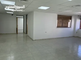  8 مكتب واسع وسط مدينة رام الله للايجار