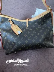  1 شنطة يد ماركة اصلية للبيع