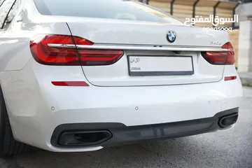  25 BMW 740i 2019