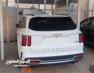  4 كيا سورينتو 2021 برستيج XS ابيض