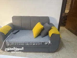  3 غرفة جلوس اثنين صغار وحده ثنائيه وحده كبيره