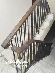  8 دربزين حديدي مستعمل للبيع بحالة الوكالة 5 قطع مع الخشب