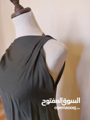  24 عدة فساتين جديدة و ماركات اسعارها من 10-12 دينار.