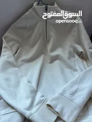  3 White Sweater zipper بحالة الوكالة ونظيفة وثقيلة وخامتها ممتازة جدا