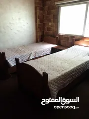  3 اثاث غرفة نوم خزانة ومكتب وتختين للبيع