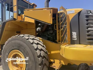  2 جرافات عدد 2  Volvo F180 +Volvo E180