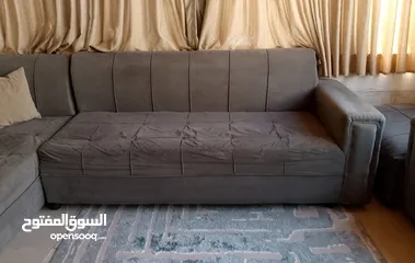  3 كورنر للبيع لون سكني يتسع ل 8 مقاعد تقريبا