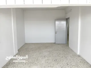  12 منزل للايجار حلحول الشارع الرئيسي