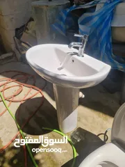  2 طقم تواليت مع مغسلة وبطاريتها للبيع