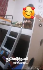  1 تخت طابقين خشب وحديد للبيع بحالة جيدة