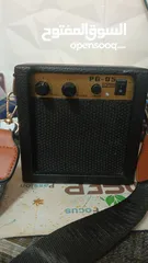  1 small traveling amplifier for guitar