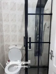  12 شقه مفروشه واستوديو مفروش  للايجار أسبوعي او شهري او سنوي. وللعائلات فقط كون العماره عائليه محترمه.