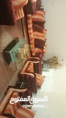  3 طقم كنب مستعمل مع طاولات زجاج شبح جديد