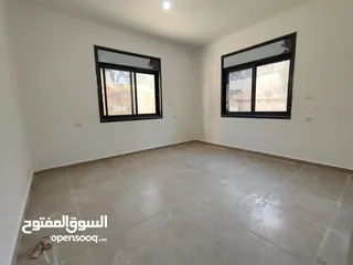  3 شقة جديده مع ساحه غير مفروش للايجار في سردا